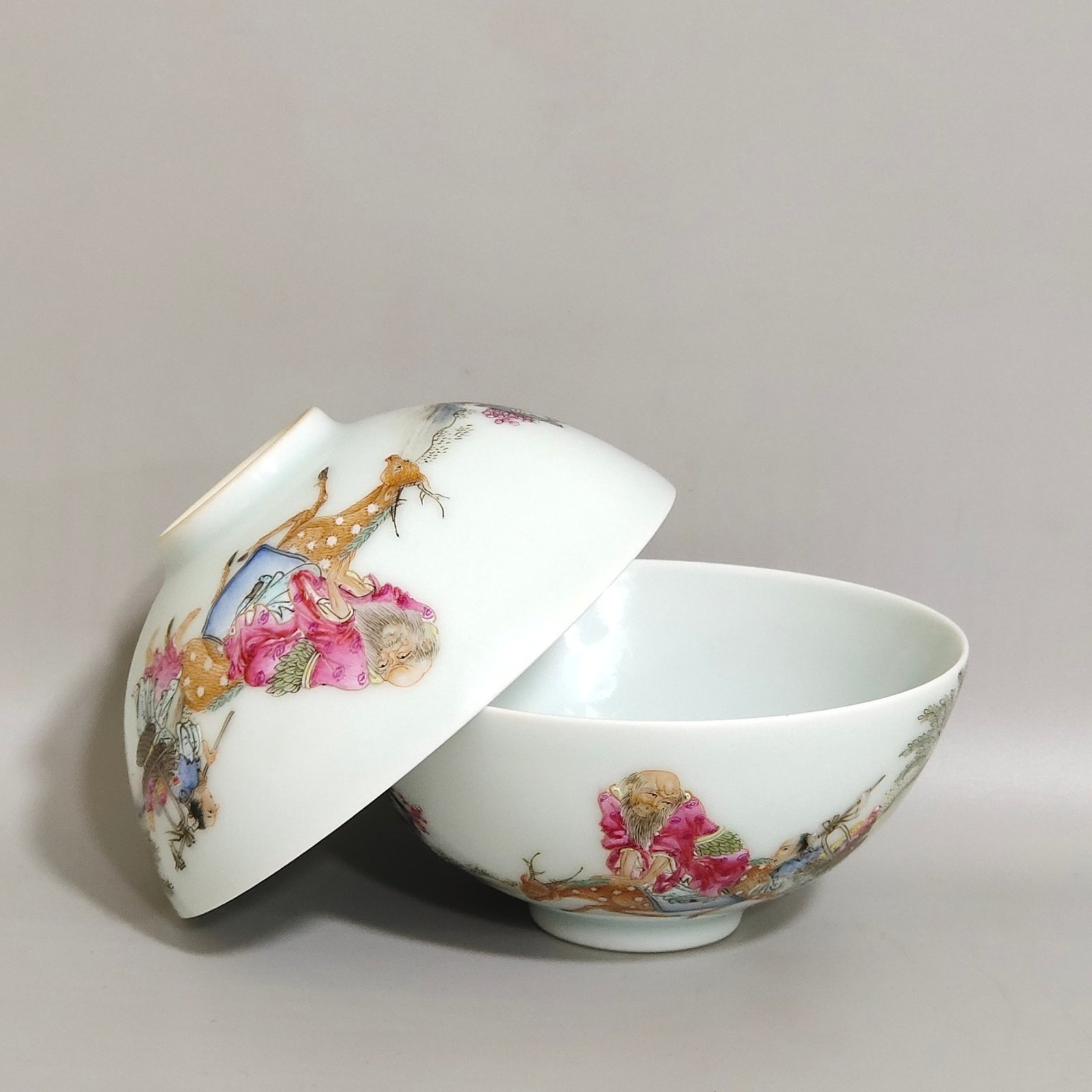 Qing Dynasty Yongzheng pastel tea round with immortal figures