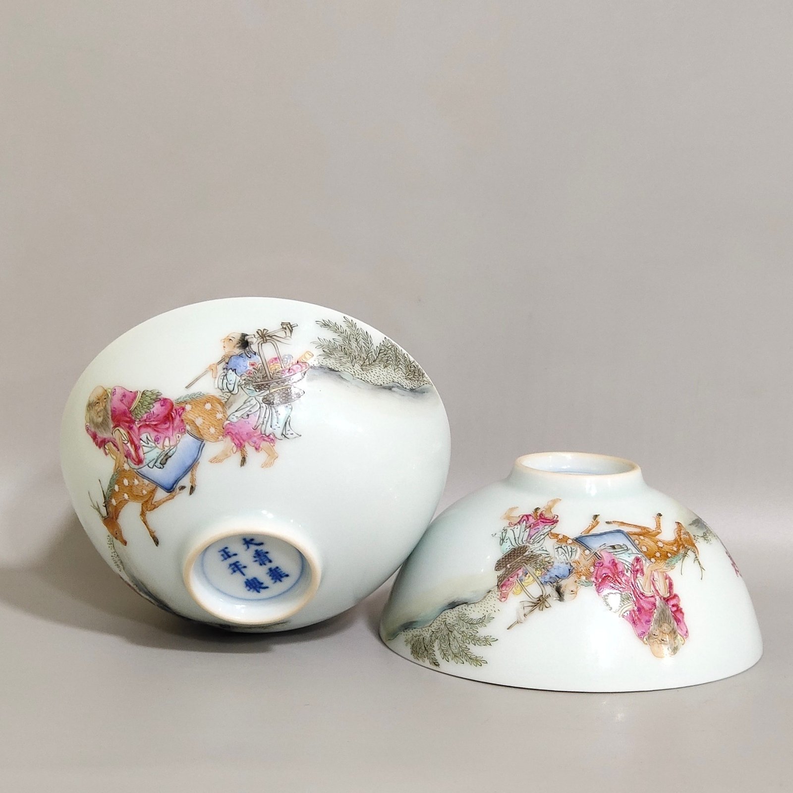 Qing Dynasty Yongzheng pastel tea round with immortal figures