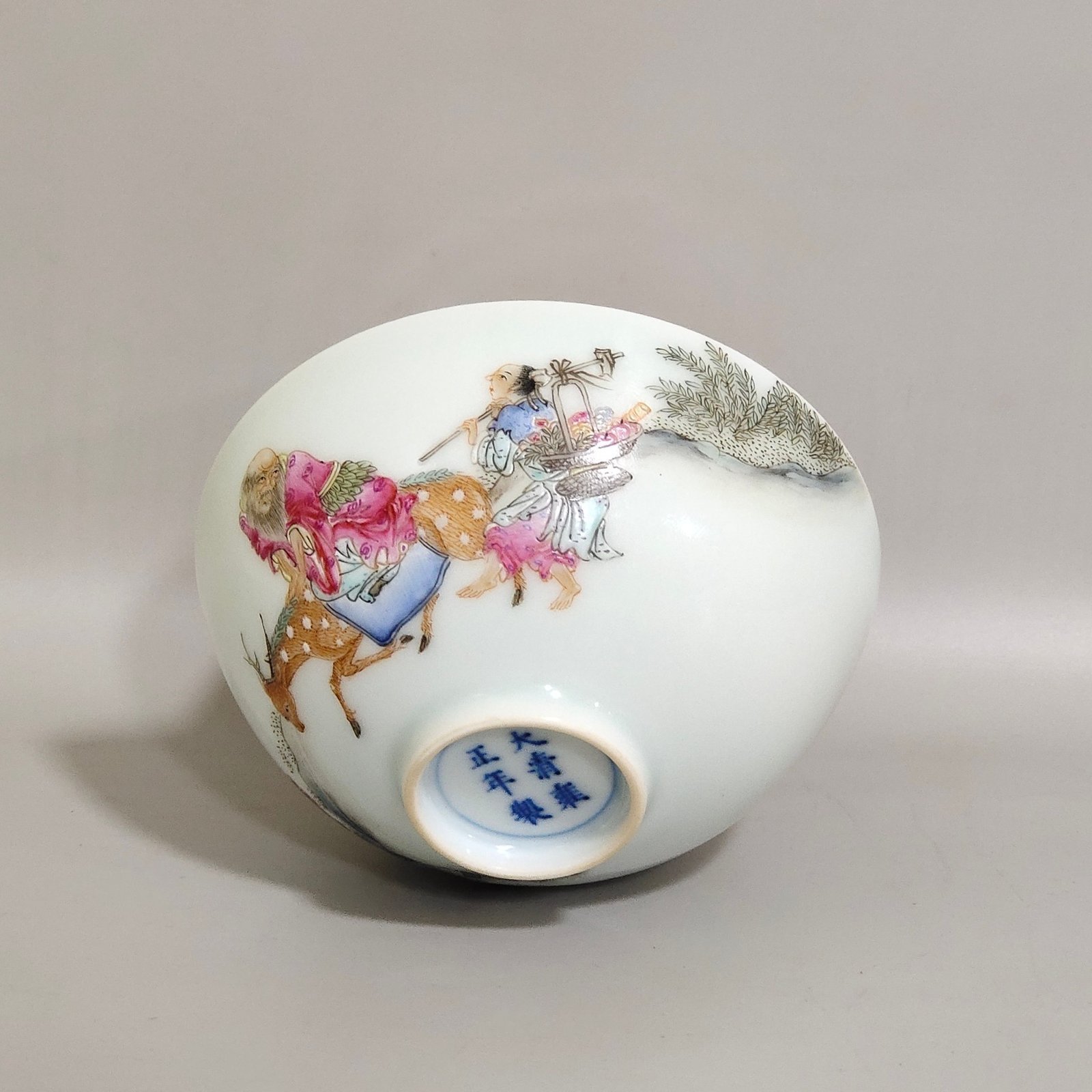 Qing Dynasty Yongzheng pastel tea round with immortal figures