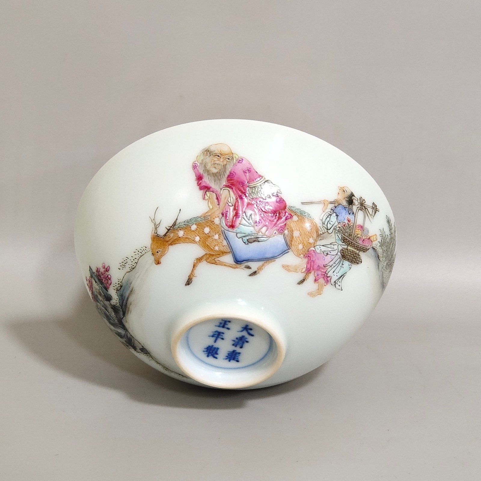 Qing Dynasty Yongzheng pastel tea round with immortal figures