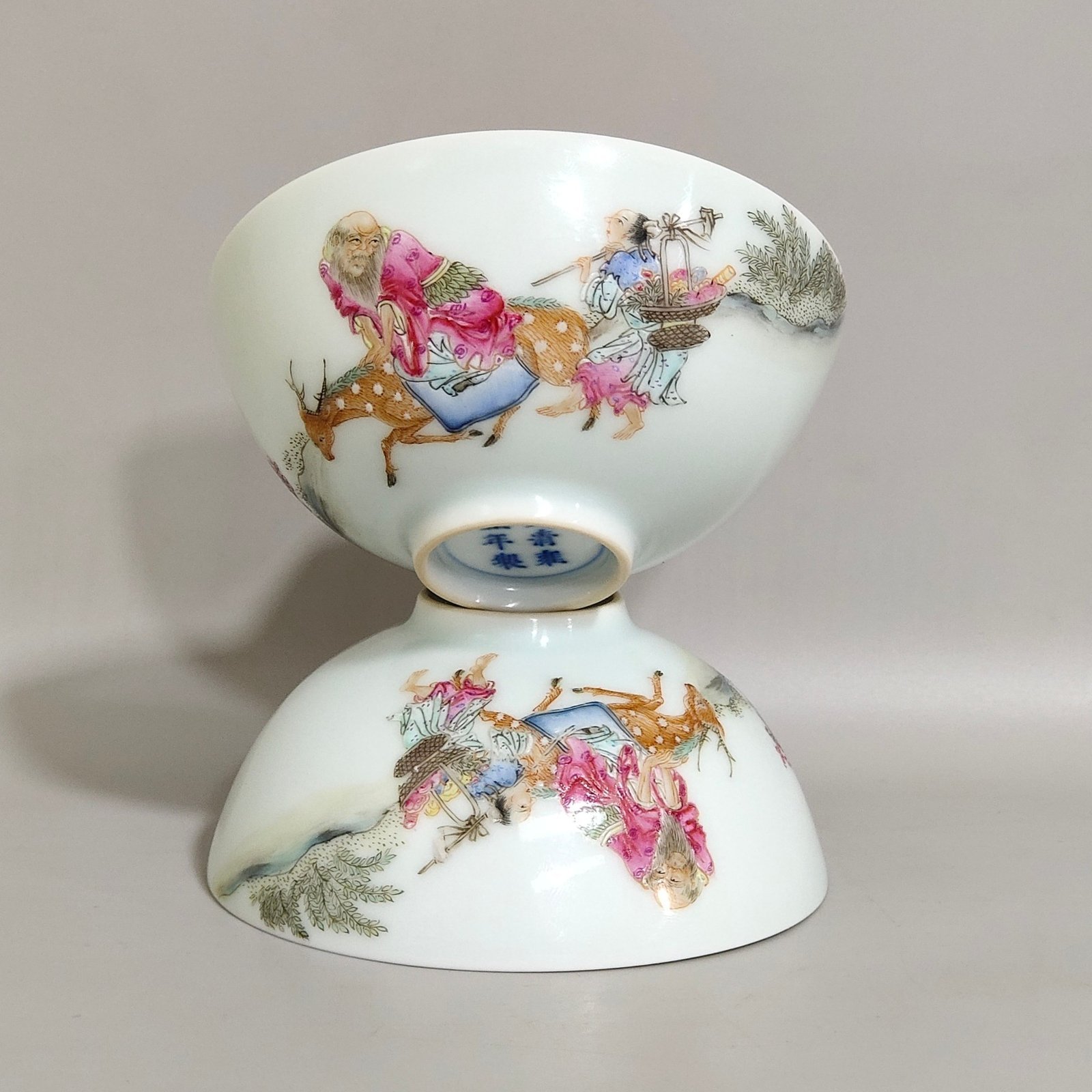 Qing Dynasty Yongzheng pastel tea round with immortal figures