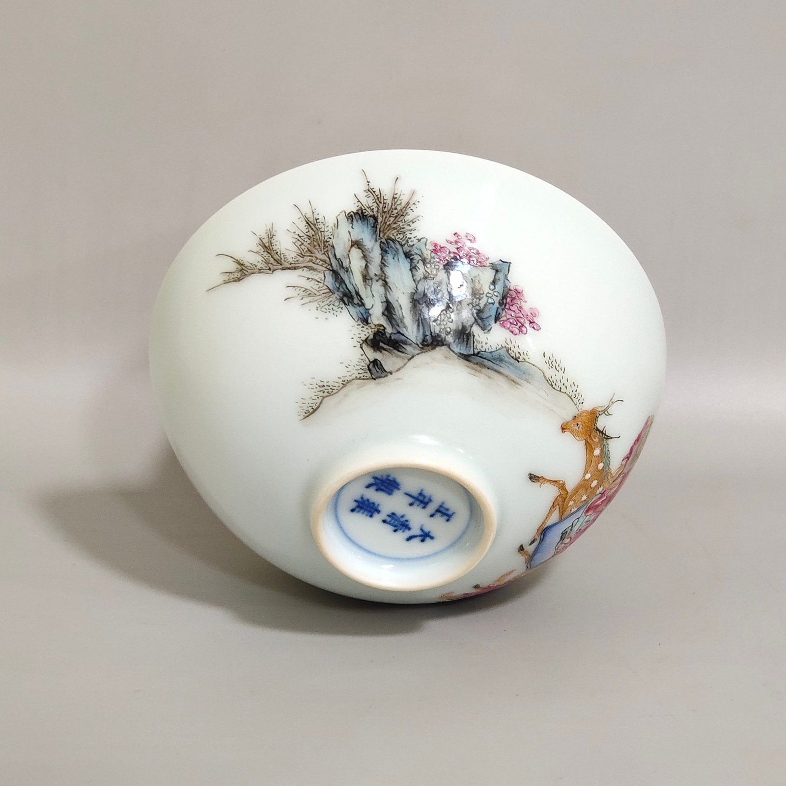 Qing Dynasty Yongzheng pastel tea round with immortal figures