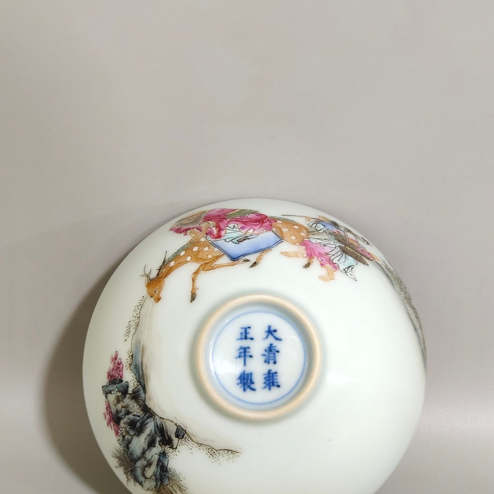 Qing Dynasty Yongzheng pastel tea round with immortal figures