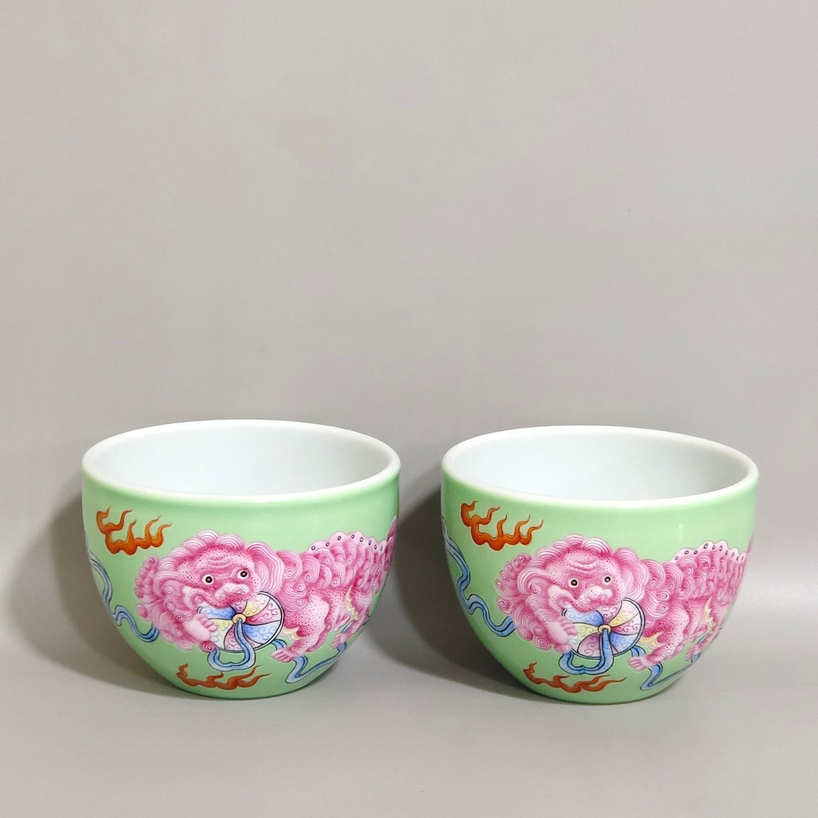Qing Dynasty Yongzheng apple green glazed agate red everything goes well cup