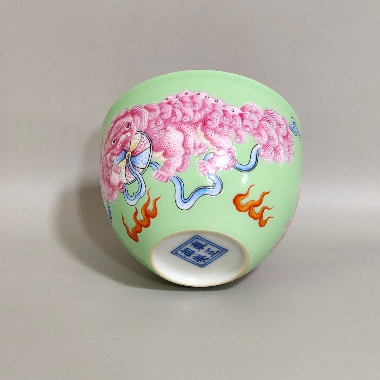 Qing Dynasty Yongzheng apple green glazed agate red everything goes well cup
