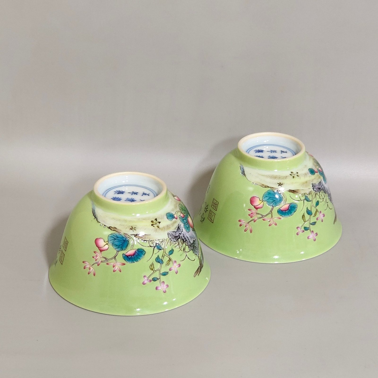Qing Dynasty Yongzheng apple green glaze pastel cup with flowers birds melons and fruits