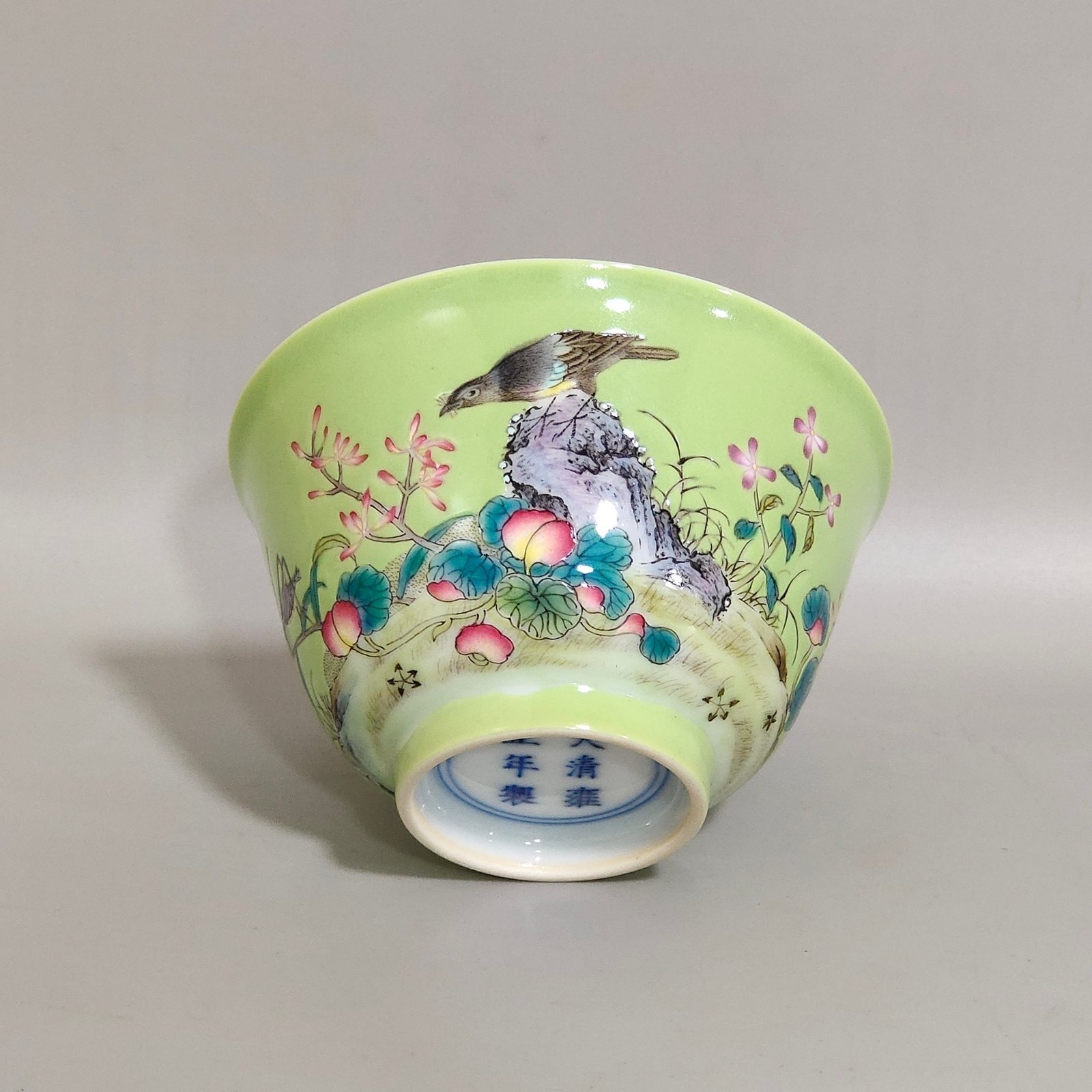 Qing Dynasty Yongzheng apple green glaze pastel cup with flowers birds melons and fruits