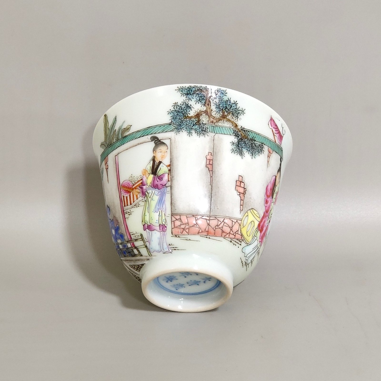 Qing Dynasty Yongzheng Romance of the West Chamber character story cup