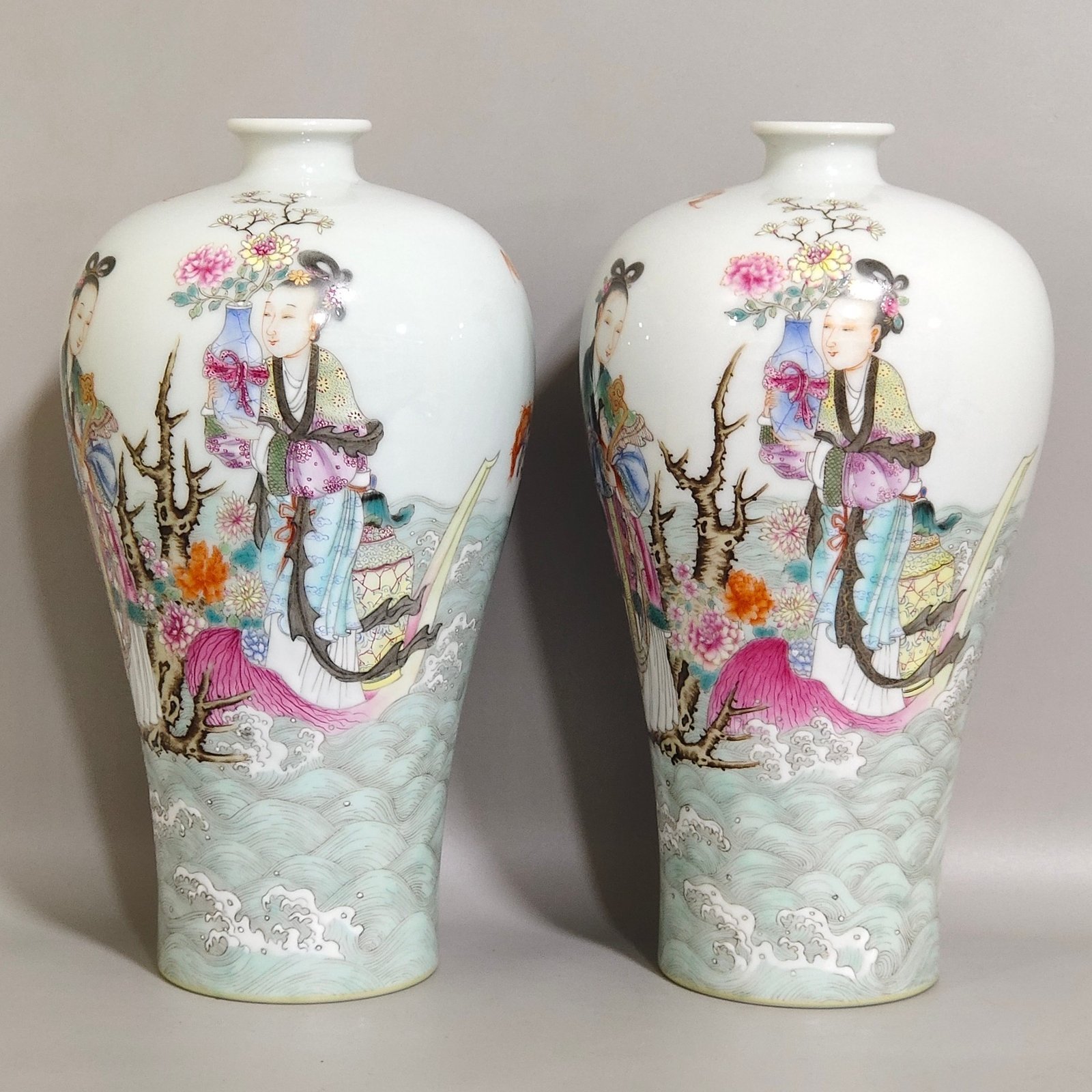 Qing Dynasty Yongzheng Mushrooms and longevity plum vase