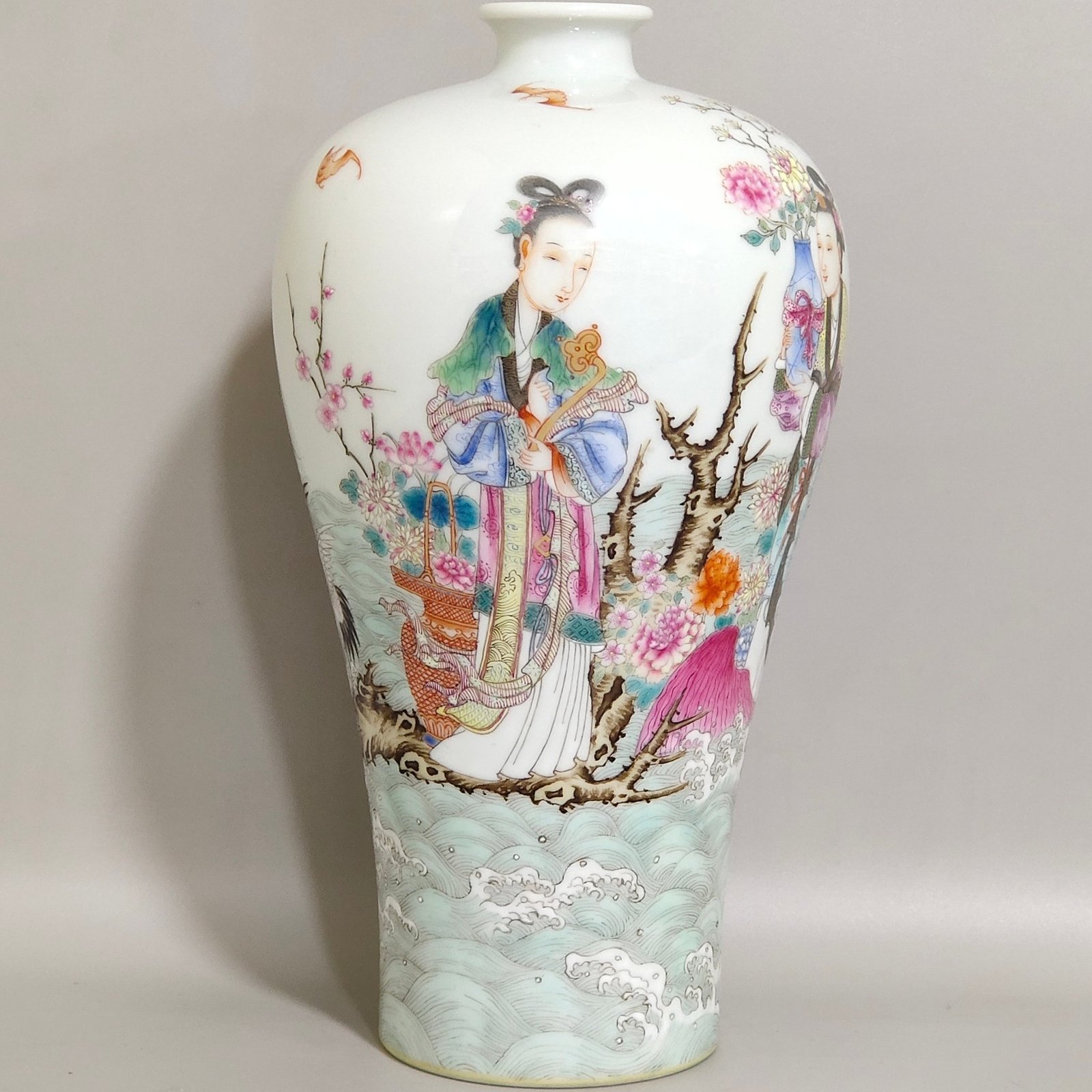 Qing Dynasty Yongzheng Mushrooms and longevity plum vase
