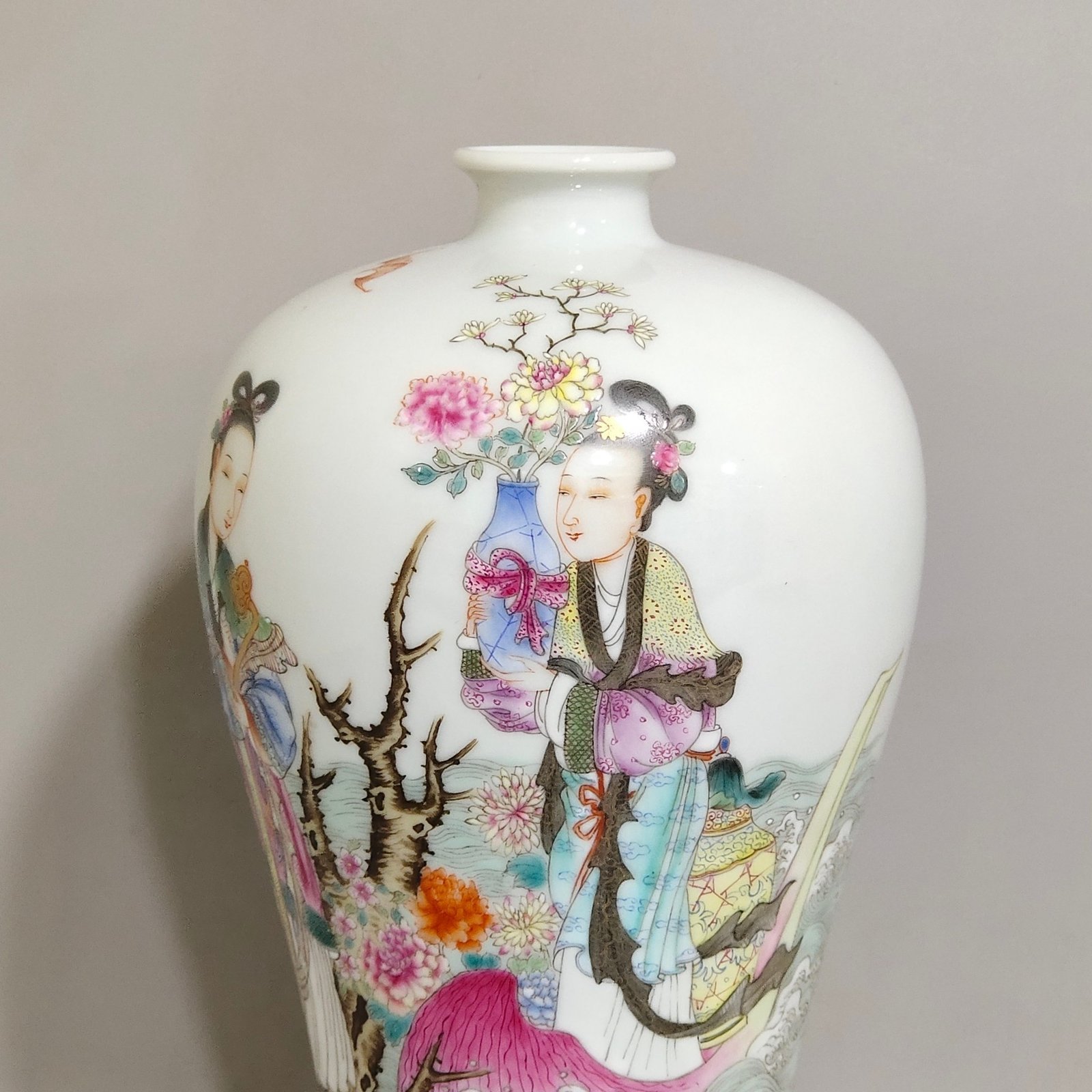Qing Dynasty Yongzheng Mushrooms and longevity plum vase