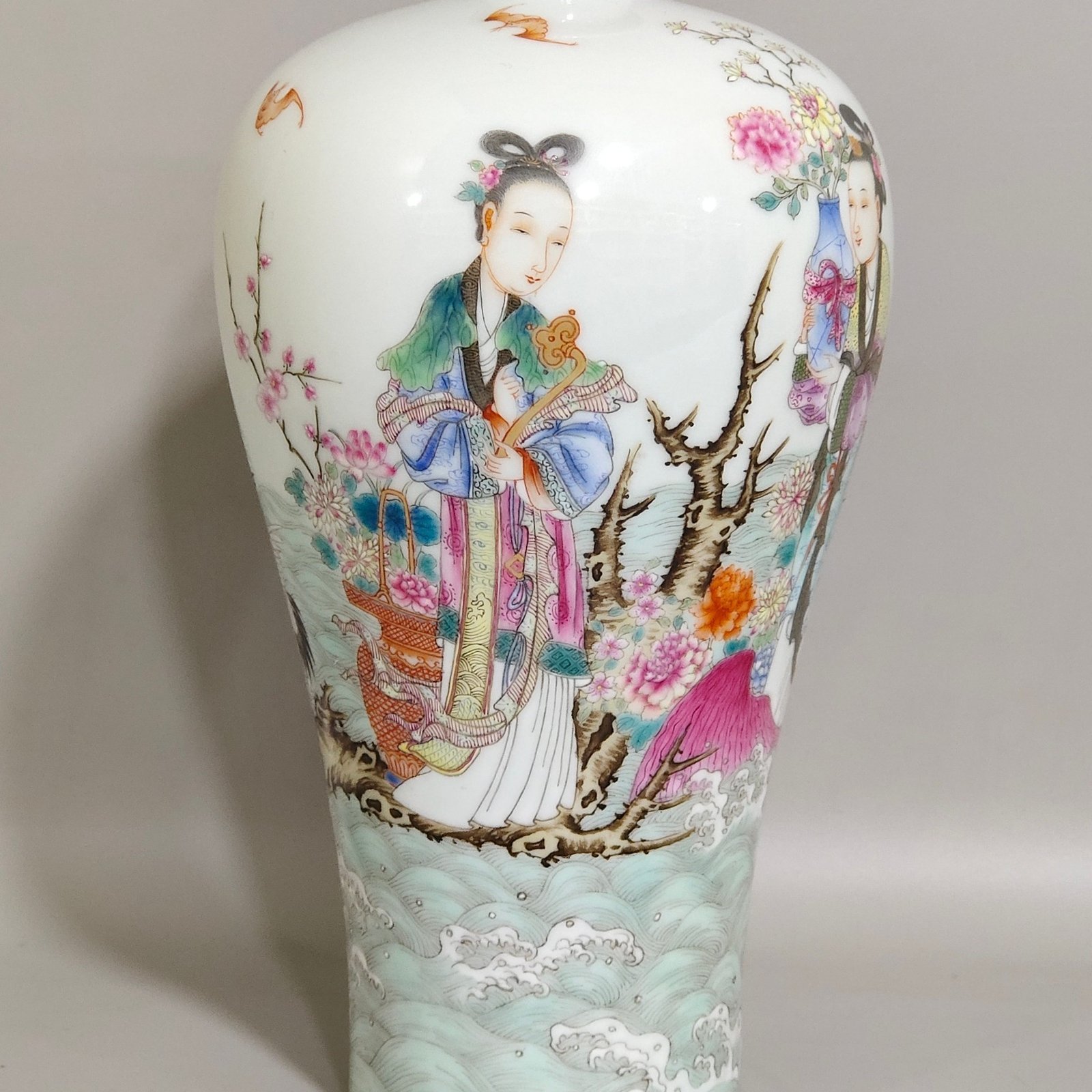 Qing Dynasty Yongzheng Mushrooms and longevity plum vase