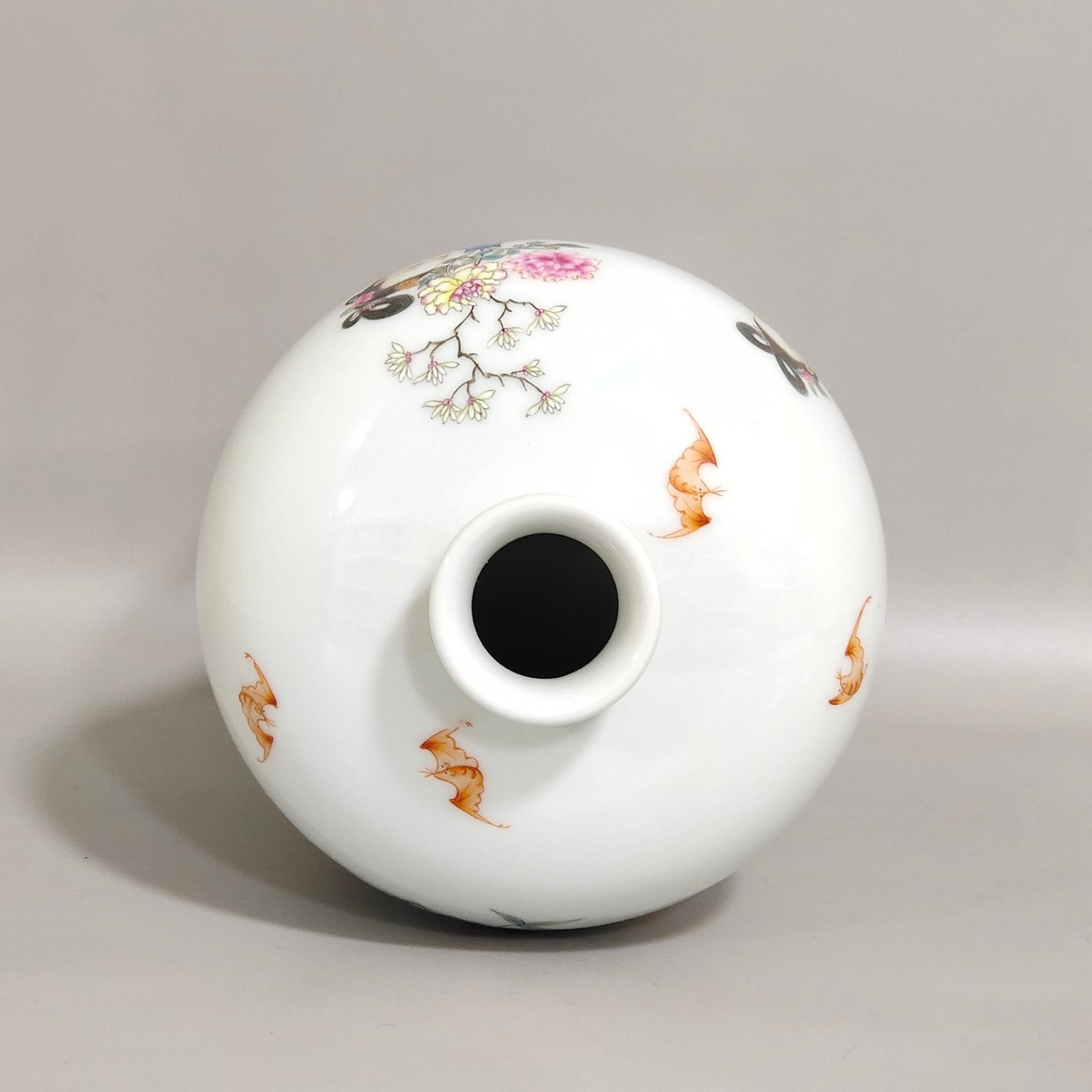 Qing Dynasty Yongzheng Mushrooms and longevity plum vase