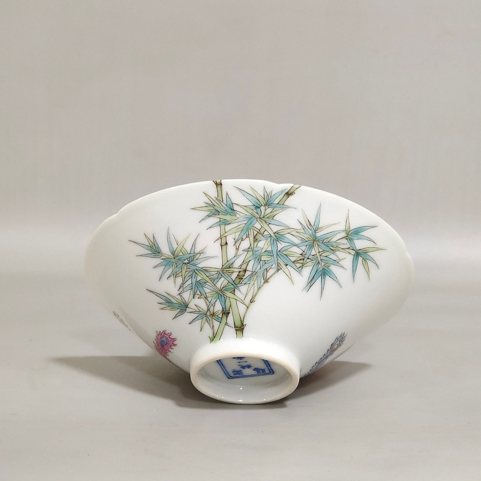 Qing Dynasty Yongzheng bamboo phoenix and sunflower mouth hat cup