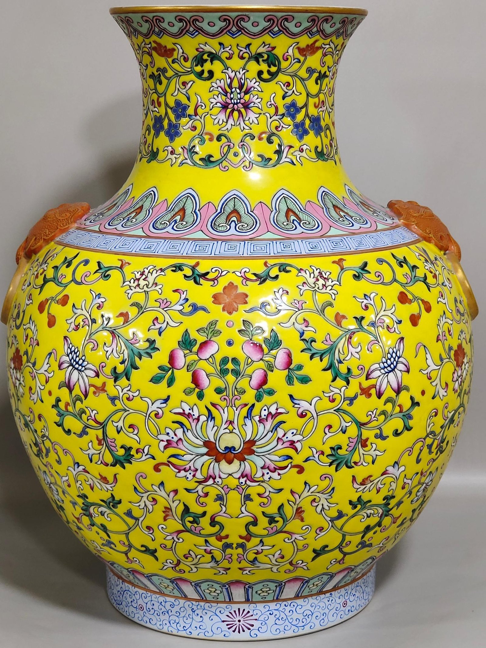 Qing Dynasty Yongzheng Double-eared statue with yellow ground and Yangcai