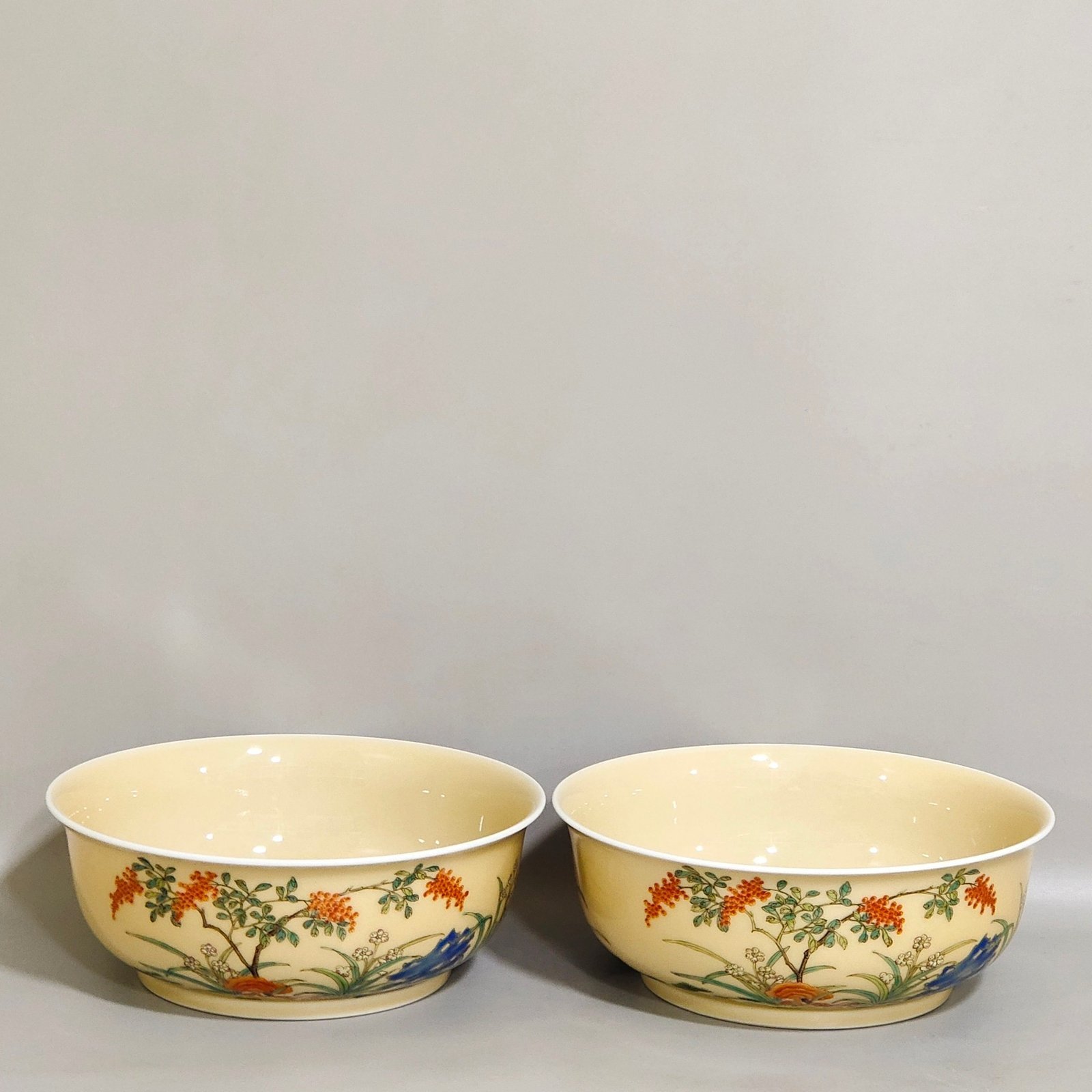 Qing Dynasty Yongzheng Beige-glazed Taihu stone bowl with daffodil interior