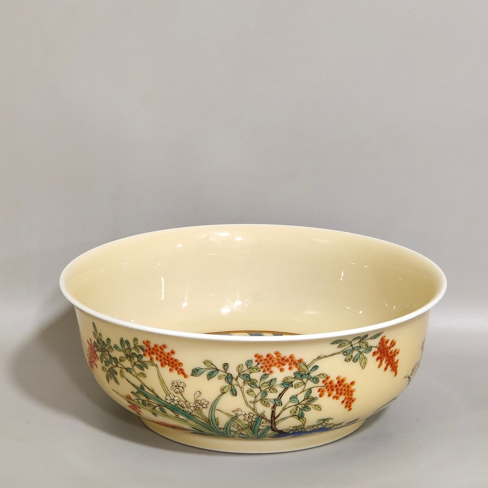 Qing Dynasty Yongzheng Beige-glazed Taihu stone bowl with daffodil interior