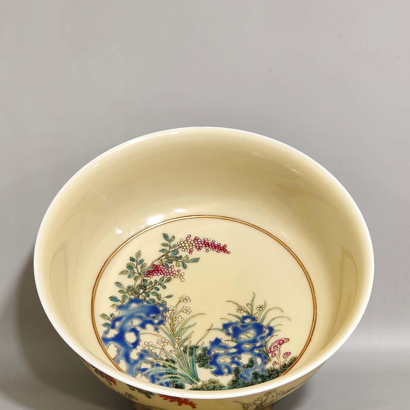 Qing Dynasty Yongzheng Beige-glazed Taihu stone bowl with daffodil interior