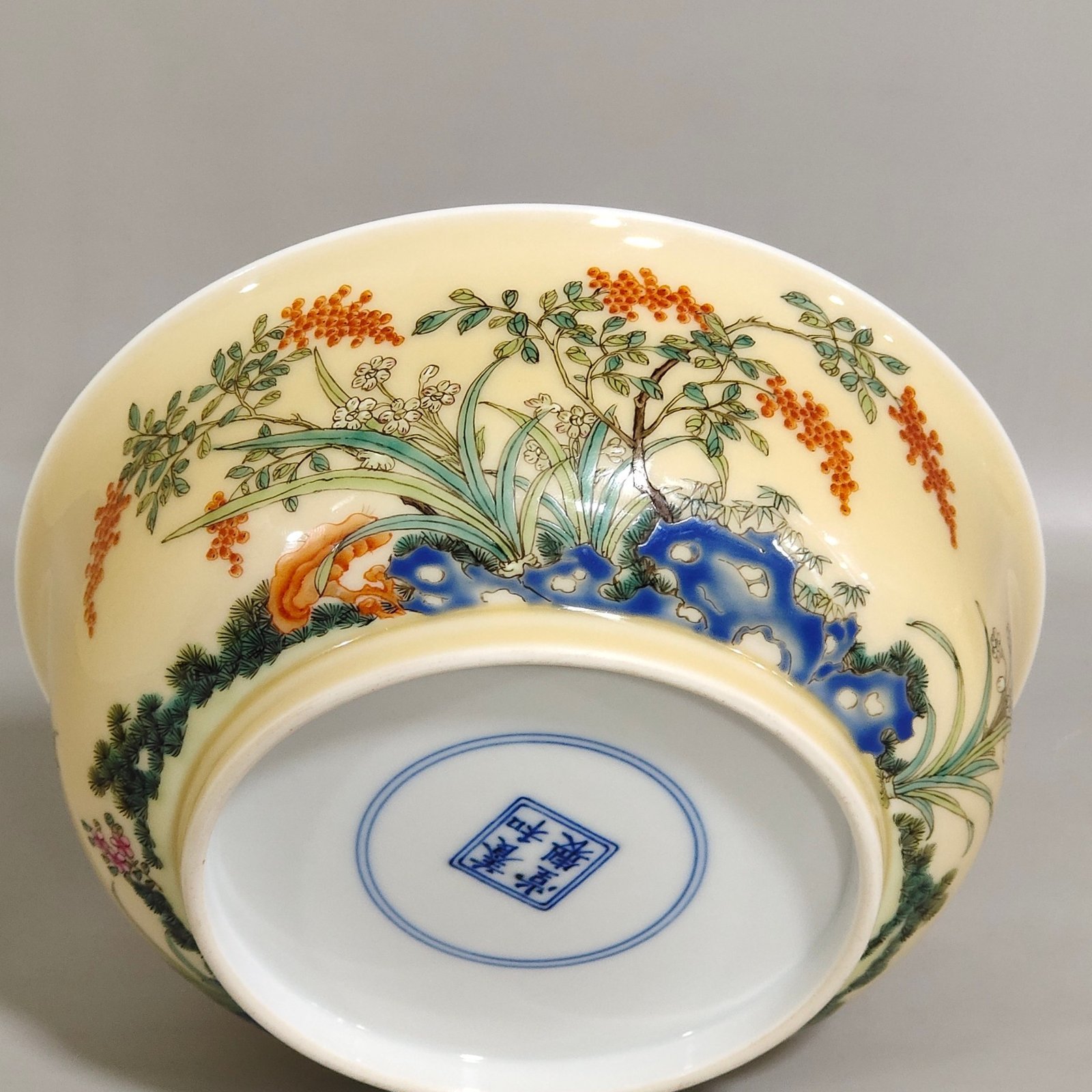 Qing Dynasty Yongzheng Beige-glazed Taihu stone bowl with daffodil interior