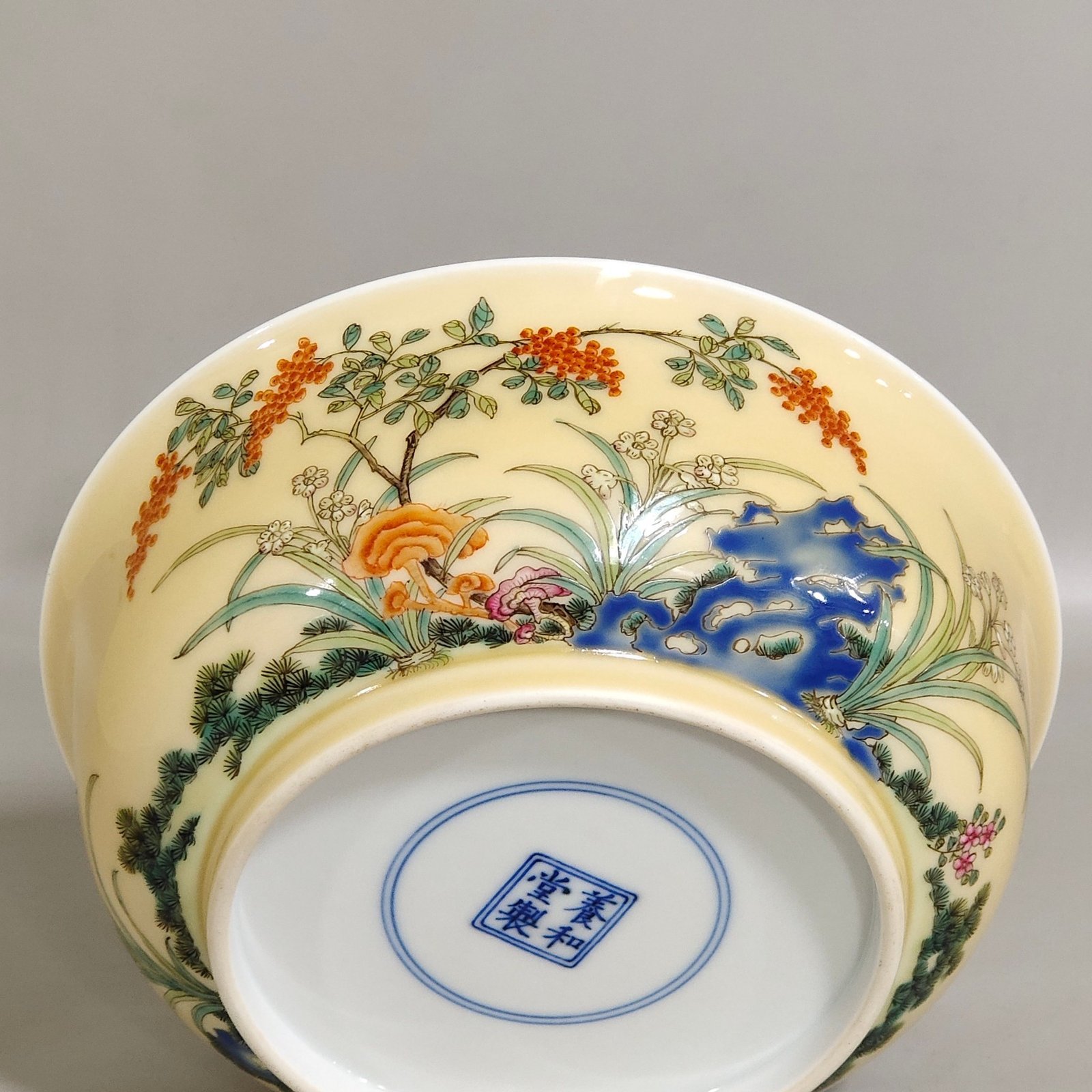 Qing Dynasty Yongzheng Beige-glazed Taihu stone bowl with daffodil interior