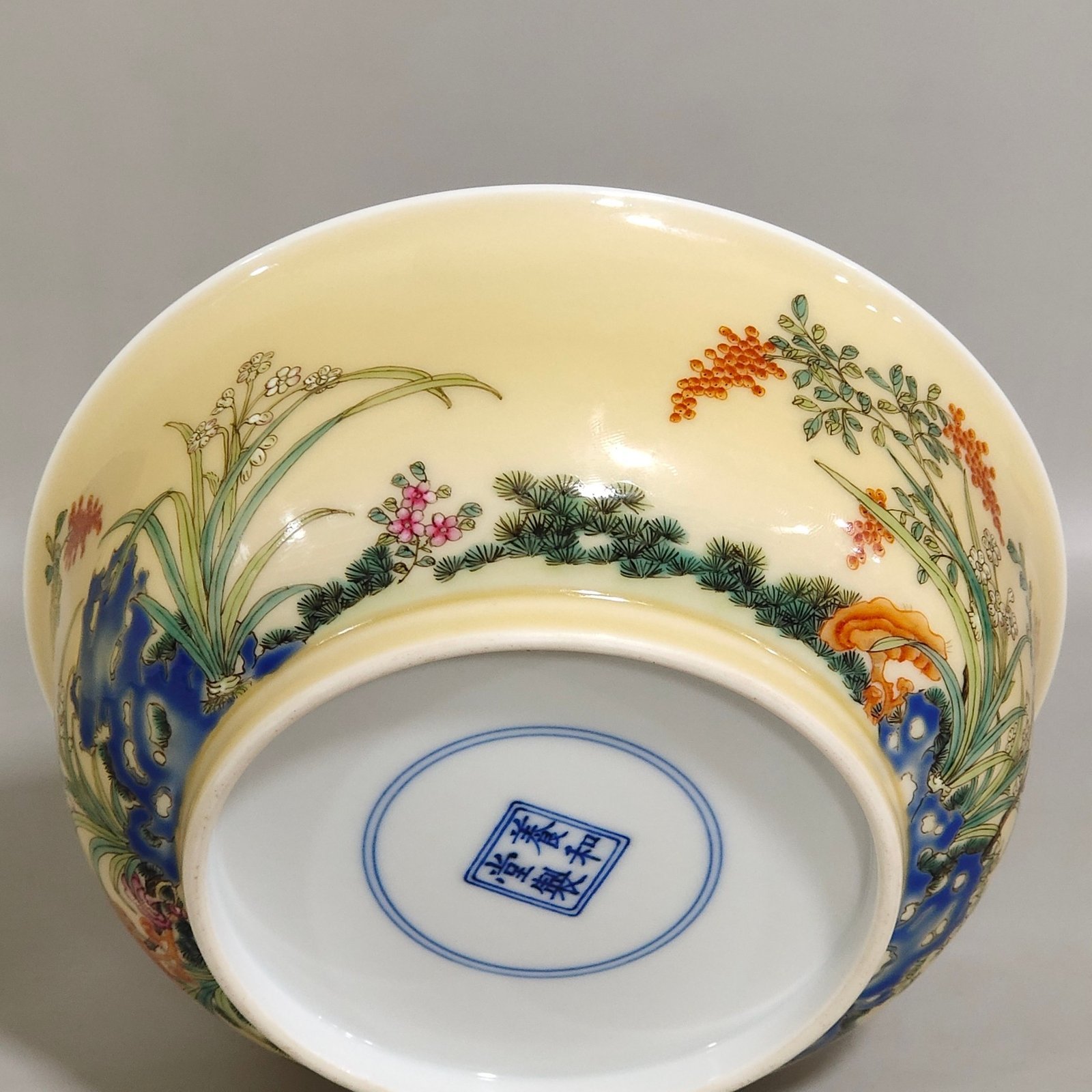 Qing Dynasty Yongzheng Beige-glazed Taihu stone bowl with daffodil interior