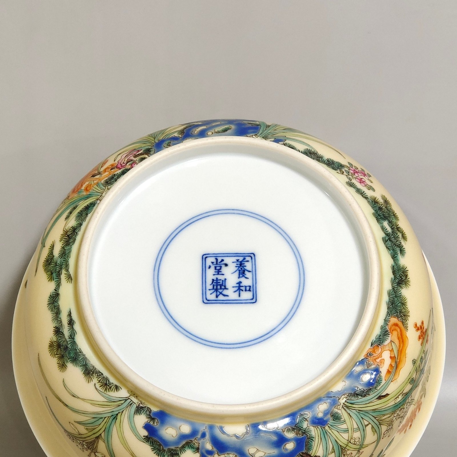Qing Dynasty Yongzheng Beige-glazed Taihu stone bowl with daffodil interior