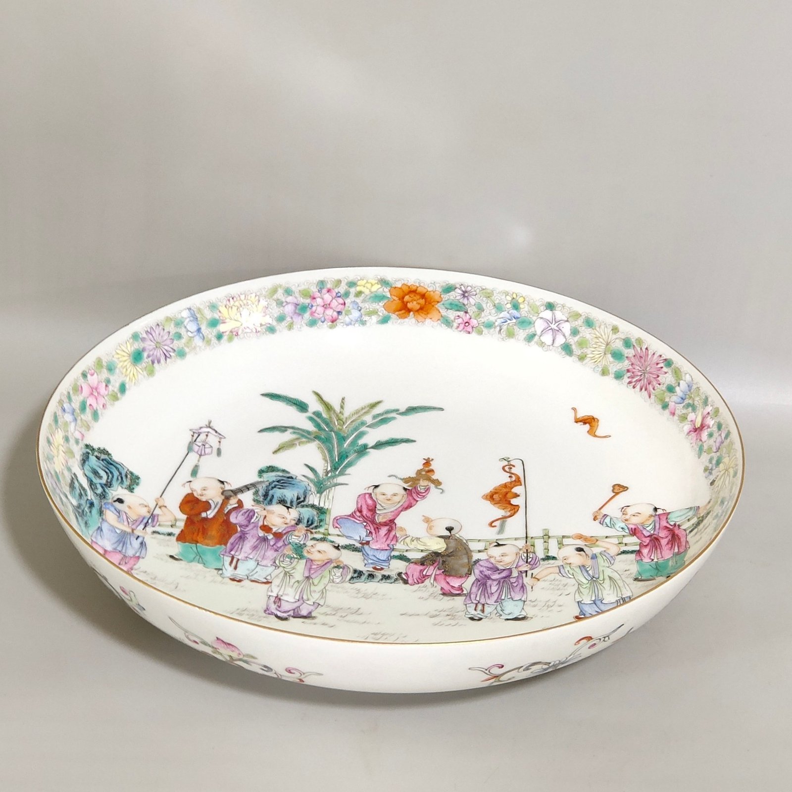 Qing Dynasty Yongzheng lace boy making spring plate