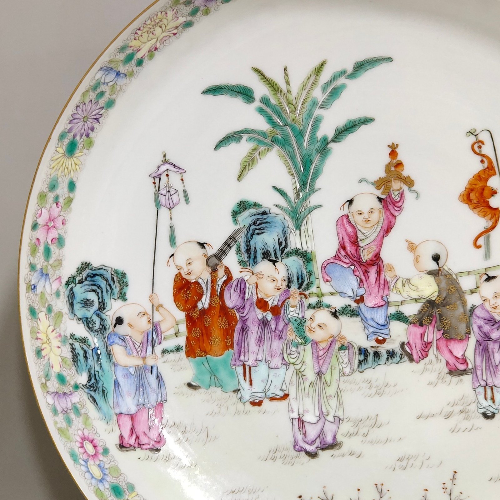 Qing Dynasty Yongzheng lace boy making spring plate