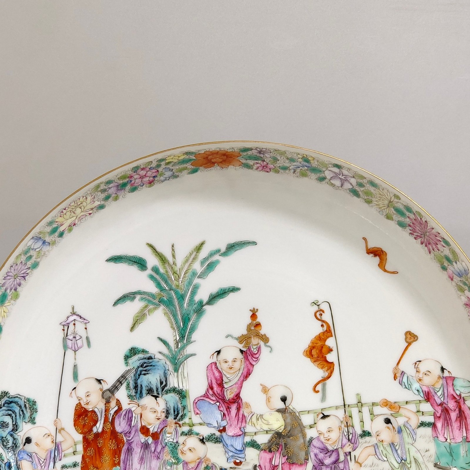 Qing Dynasty Yongzheng lace boy making spring plate