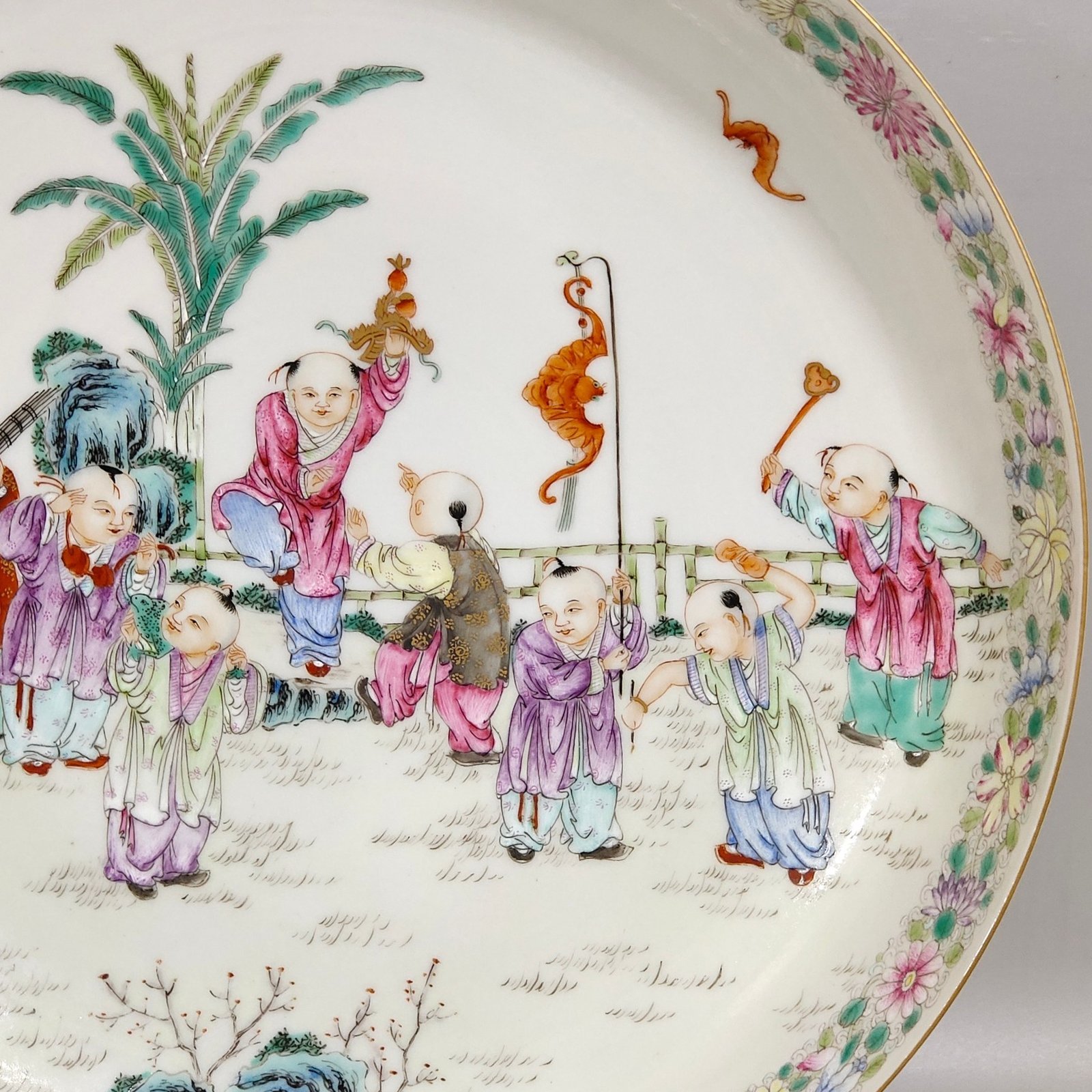 Qing Dynasty Yongzheng lace boy making spring plate