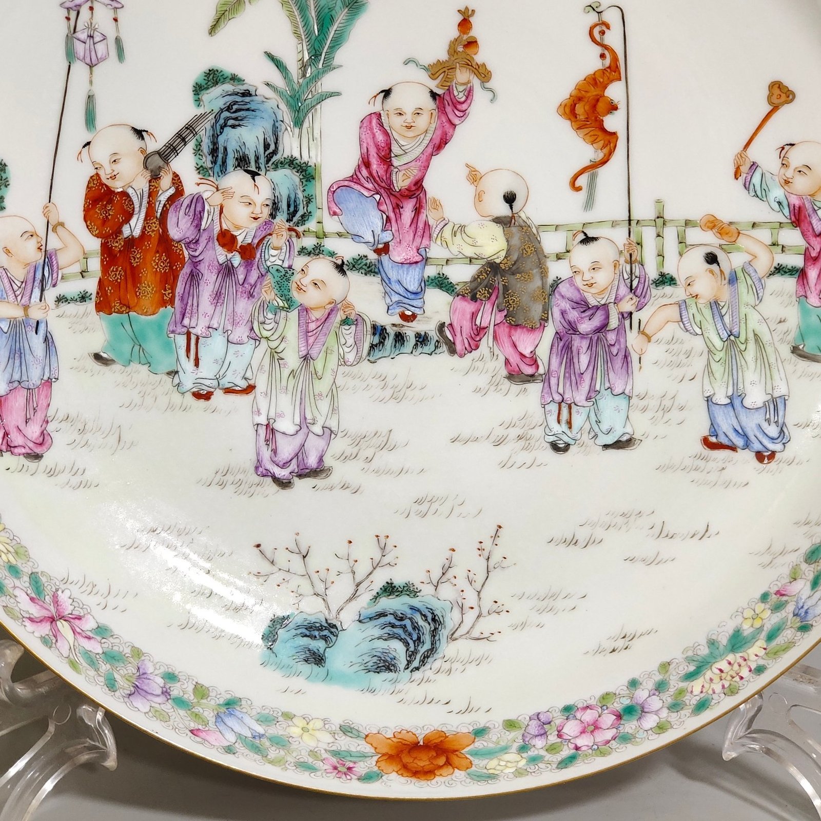 Qing Dynasty Yongzheng lace boy making spring plate