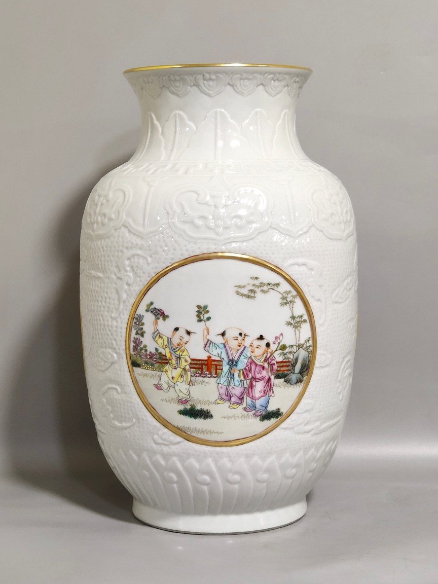 Qing Dynasty Yongzheng carved winter melon vase with window and baby playing