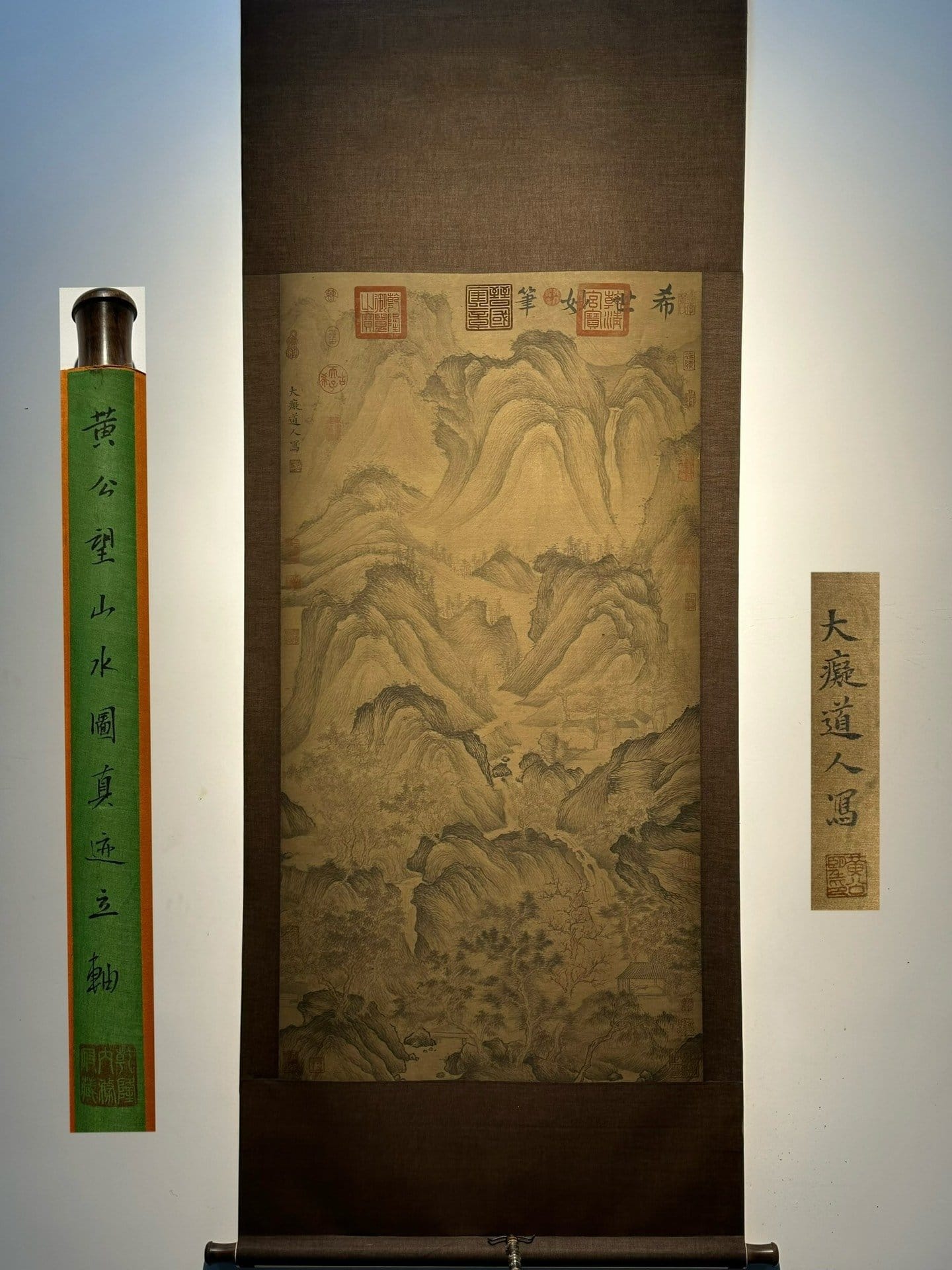 Chinese scroll painting Huang Gongwang