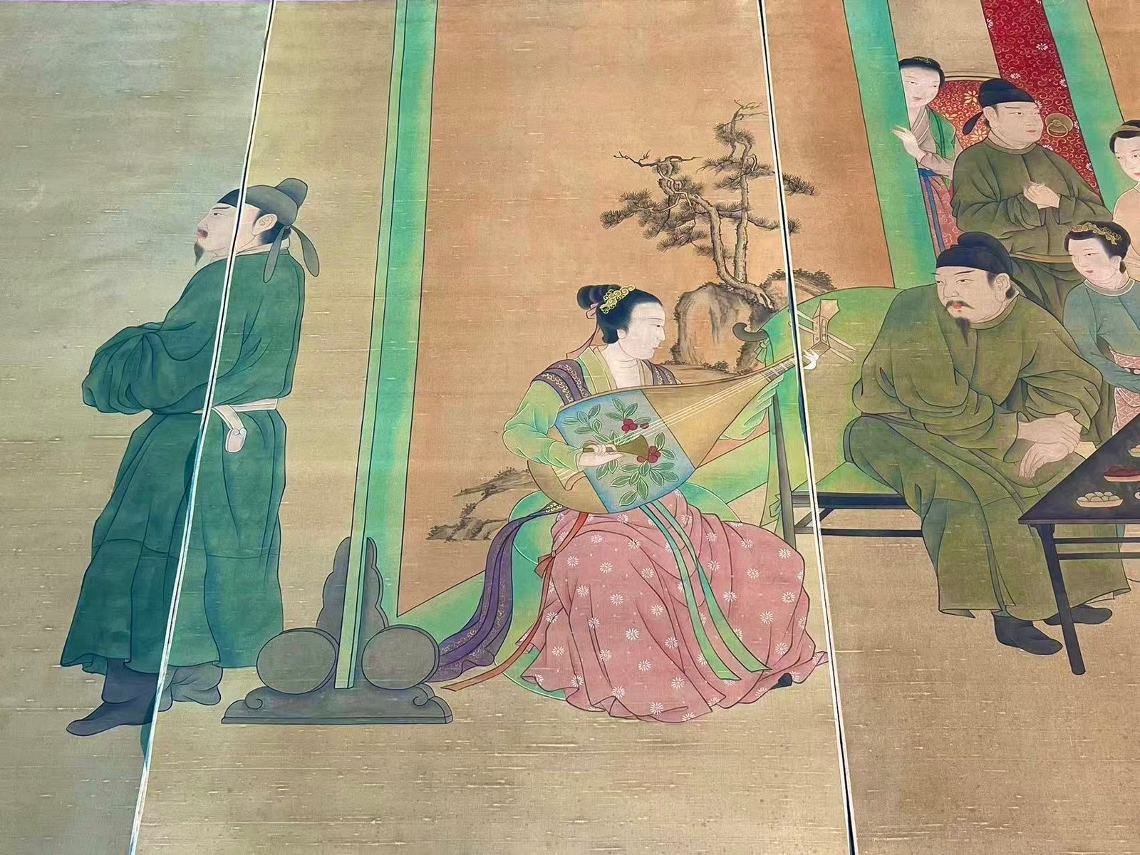 Chinese scroll painting Gu Hongzhong