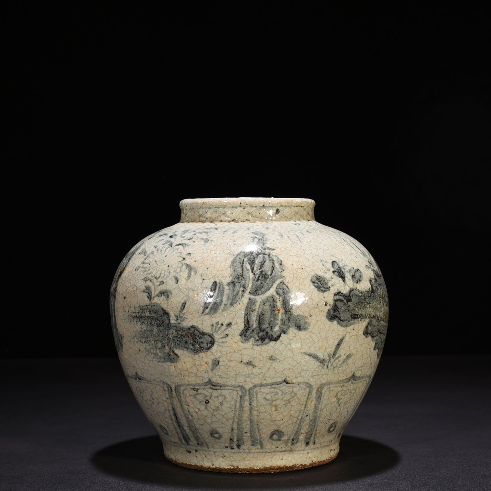 Yuan Dynasty blue and white figure jar