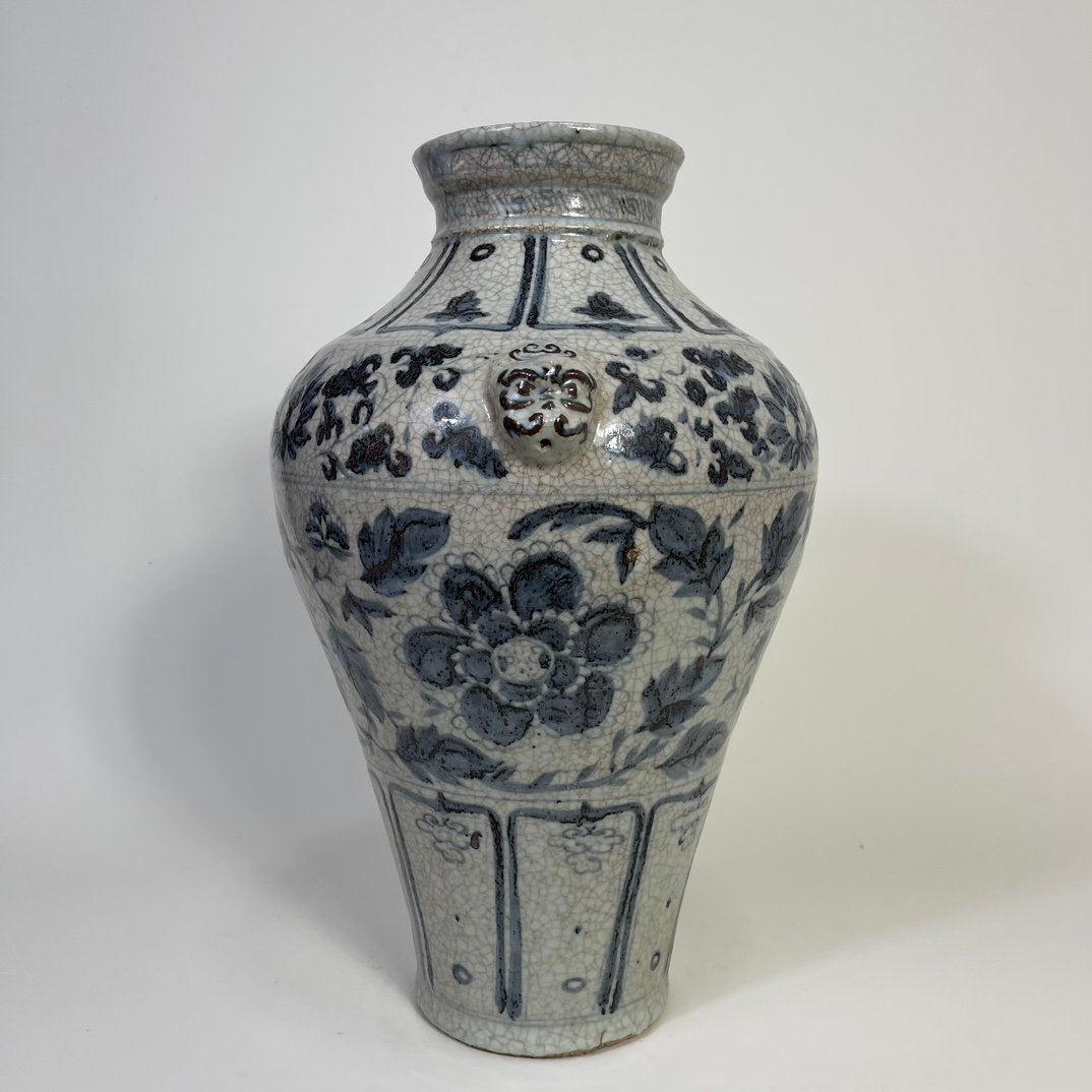 Yuan Dynasty blue and white intertwined peony pattern animal ears disc-mouth vase