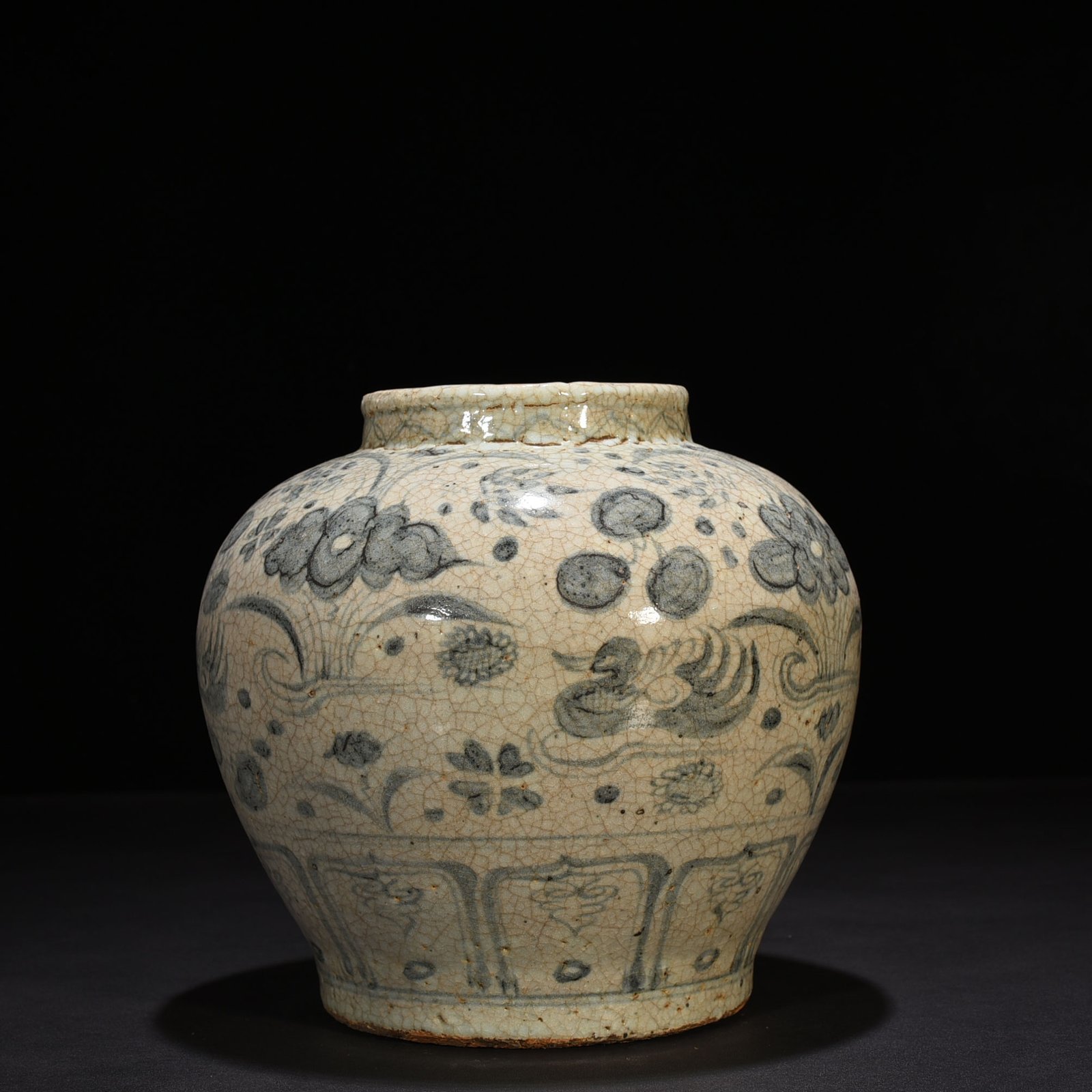 Yuan Dynasty blue and white mandarin duck pattern lotus pond jar