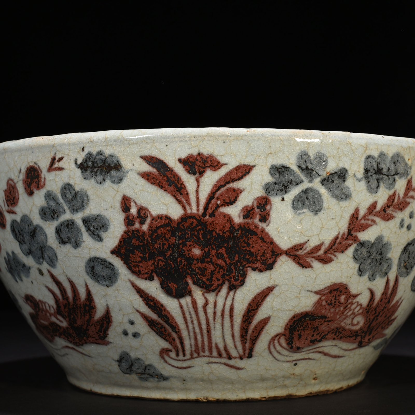 Yuan Dynasty blue and white underglaze red lotus pond vat with mandarin duck pattern