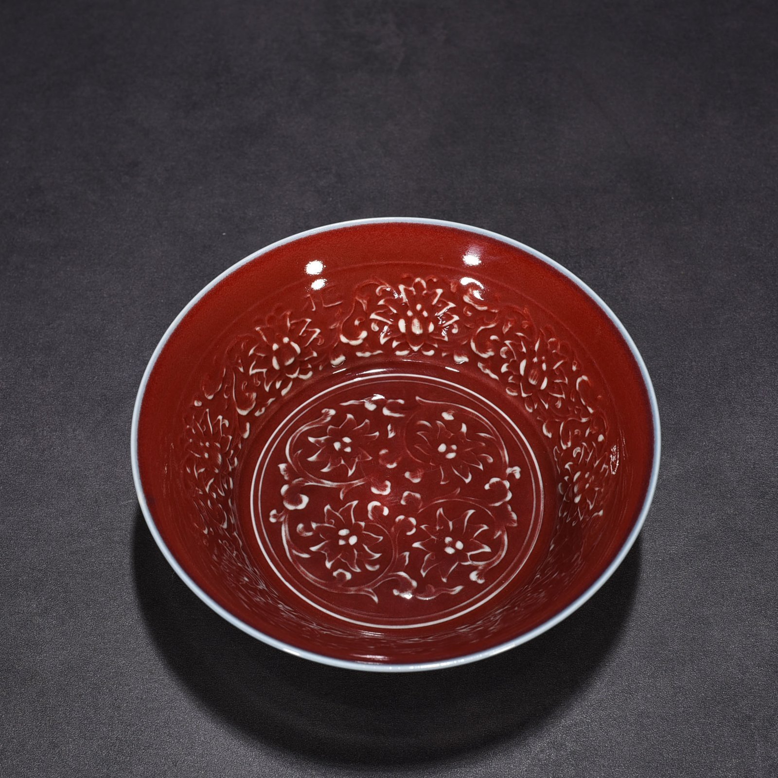 Yuan Dynasty red glaze with tangled branches and floral patterns bowl