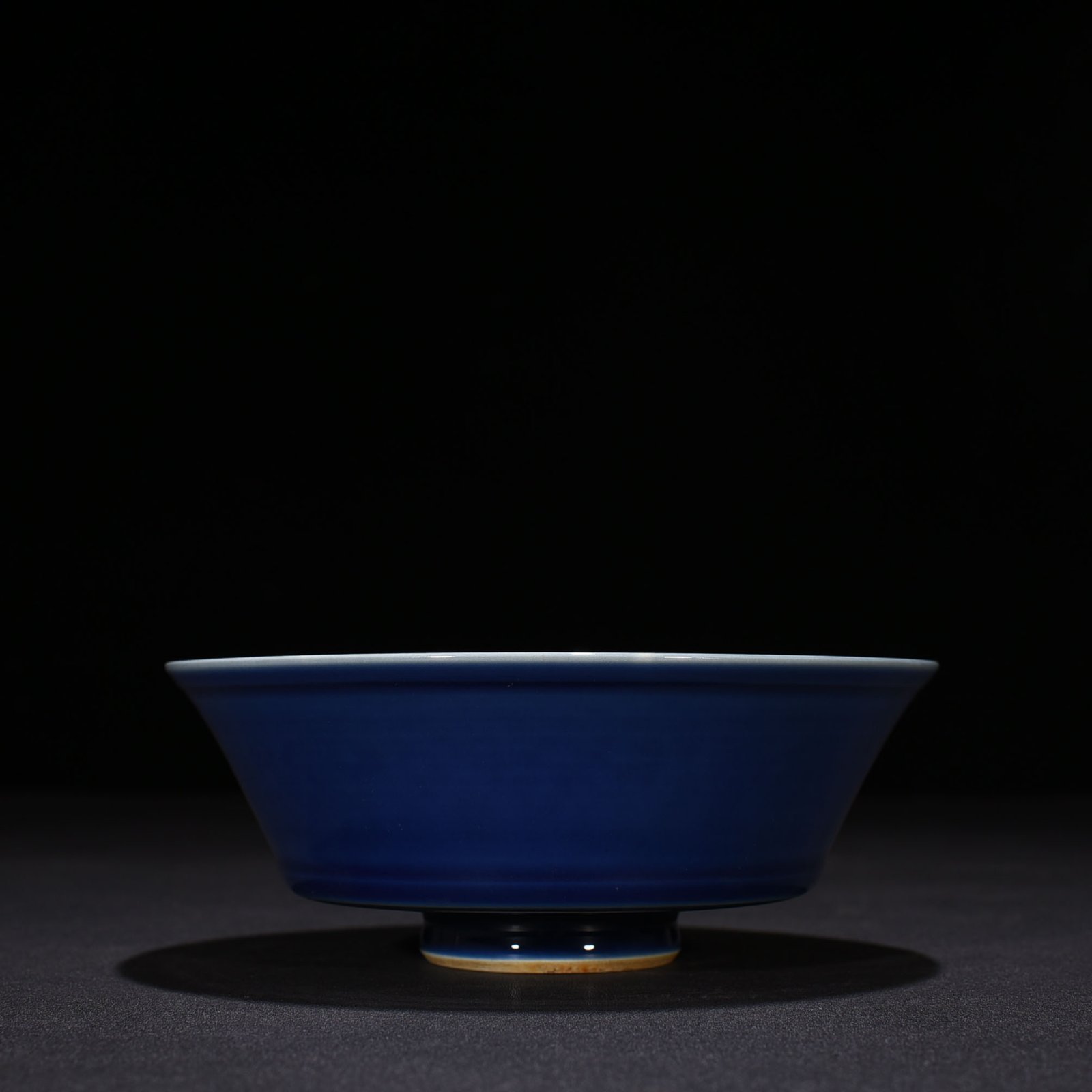Yuan Dynasty red glaze with tangled branches and floral patterns bowl