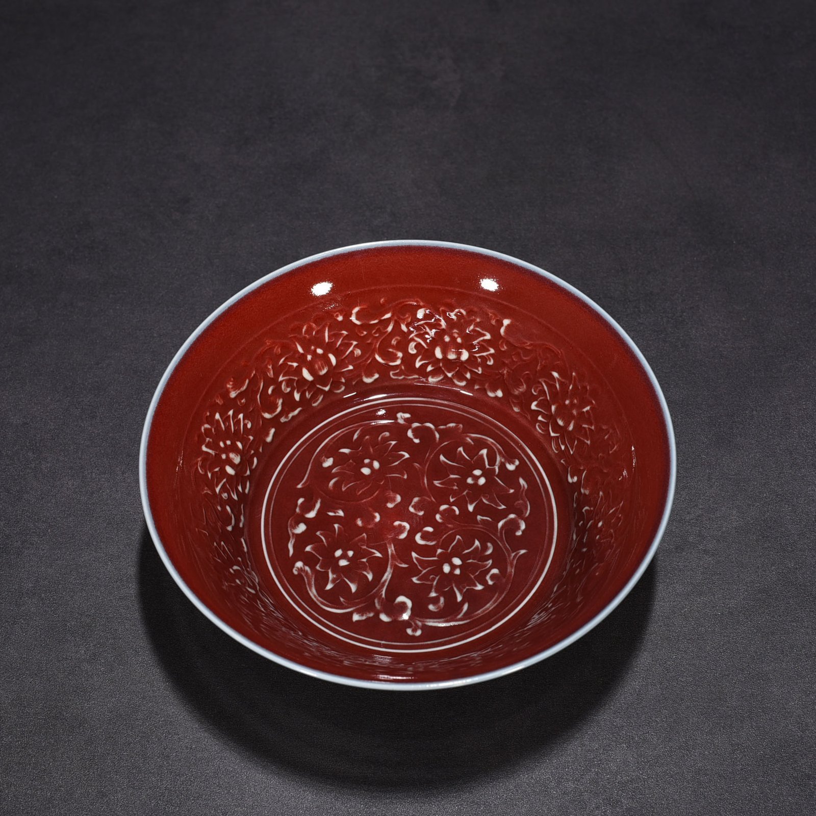 Yuan Dynasty red glaze with tangled branches and floral patterns bowl