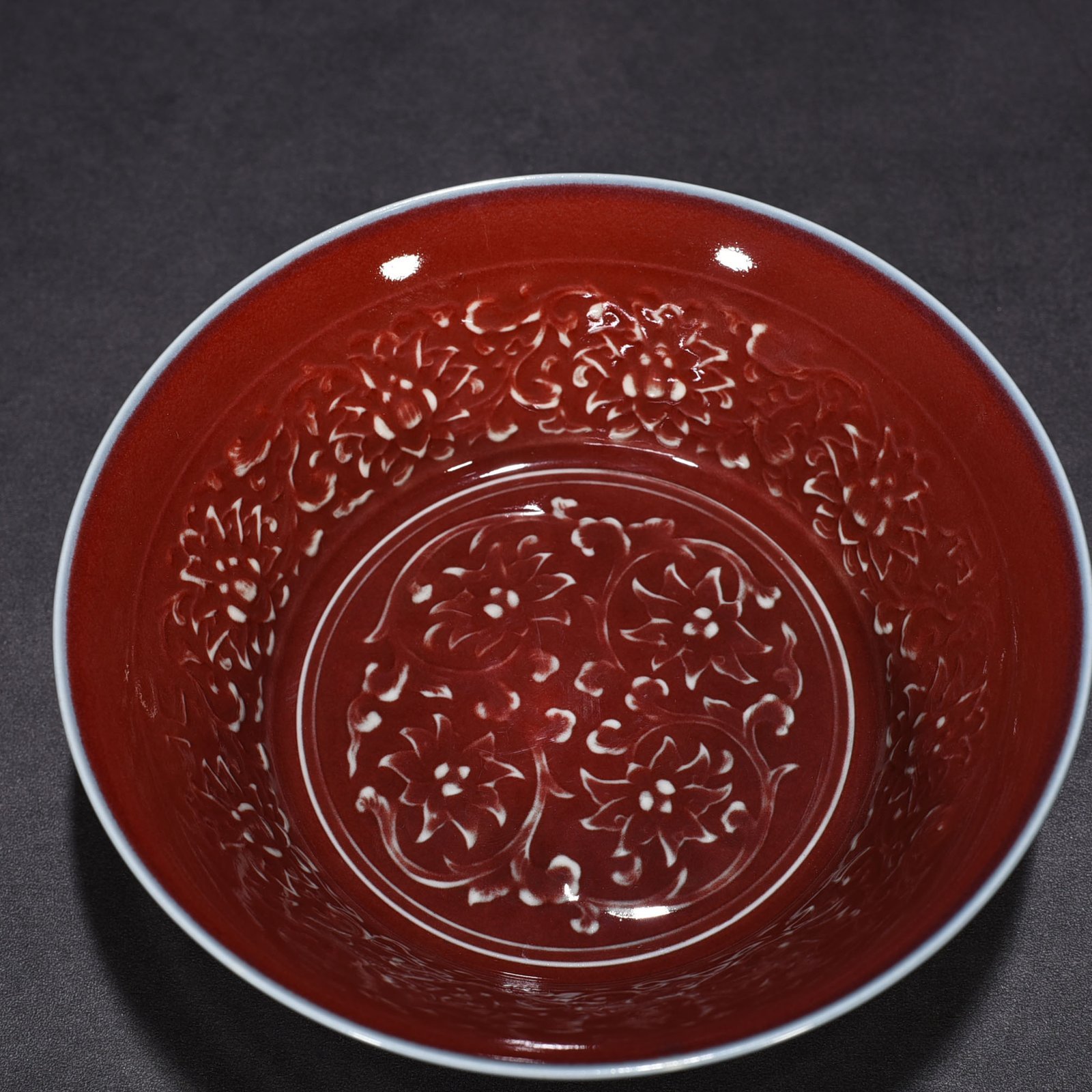 Yuan Dynasty red glaze with tangled branches and floral patterns bowl