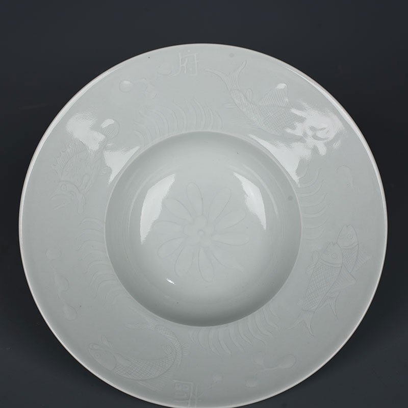 Yuan Dynasty carved fish and algae pattern folded bowl