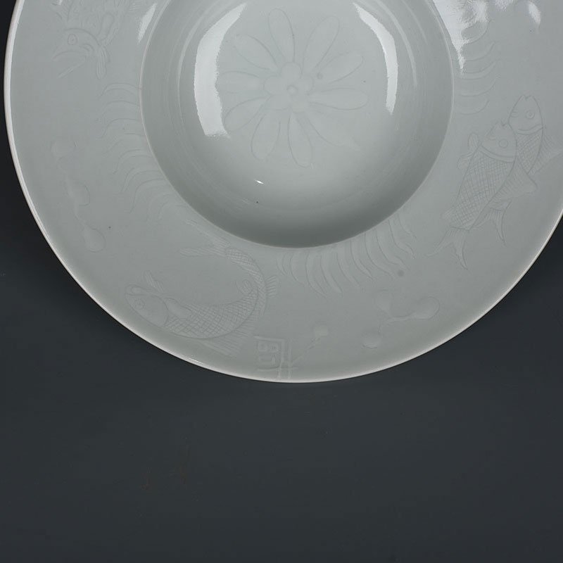 Yuan Dynasty carved fish and algae pattern folded bowl