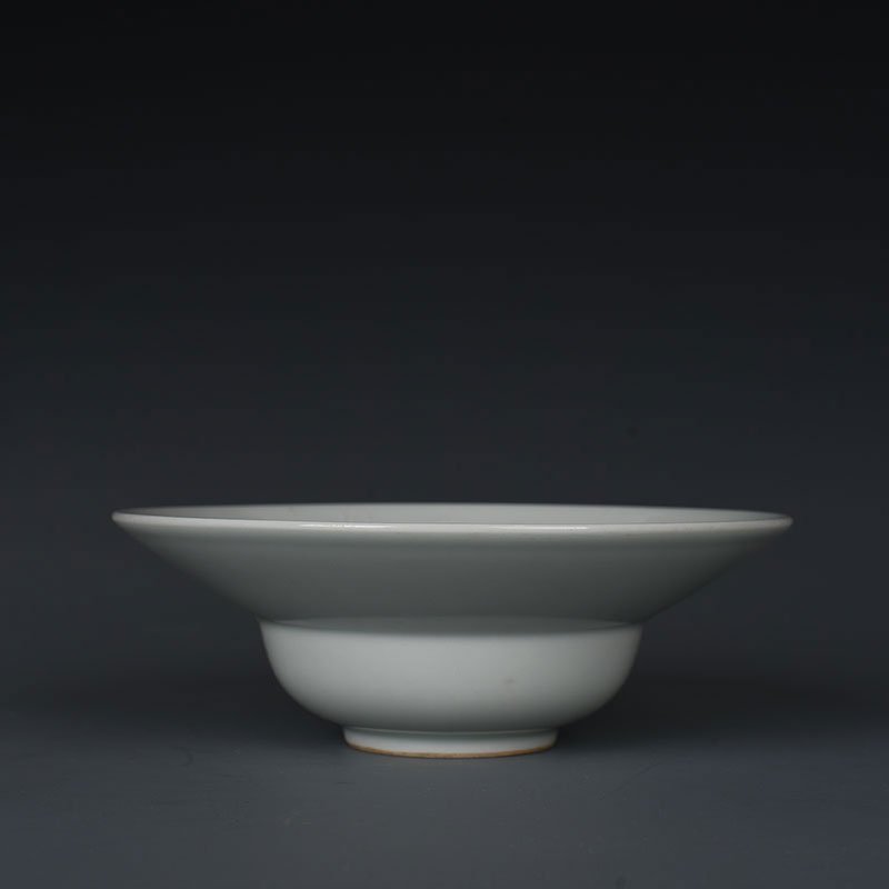 Yuan Dynasty carved fish and algae pattern folded bowl