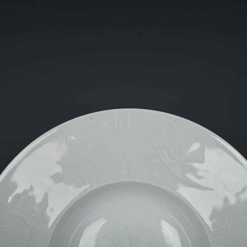 Yuan Dynasty carved fish and algae pattern folded bowl