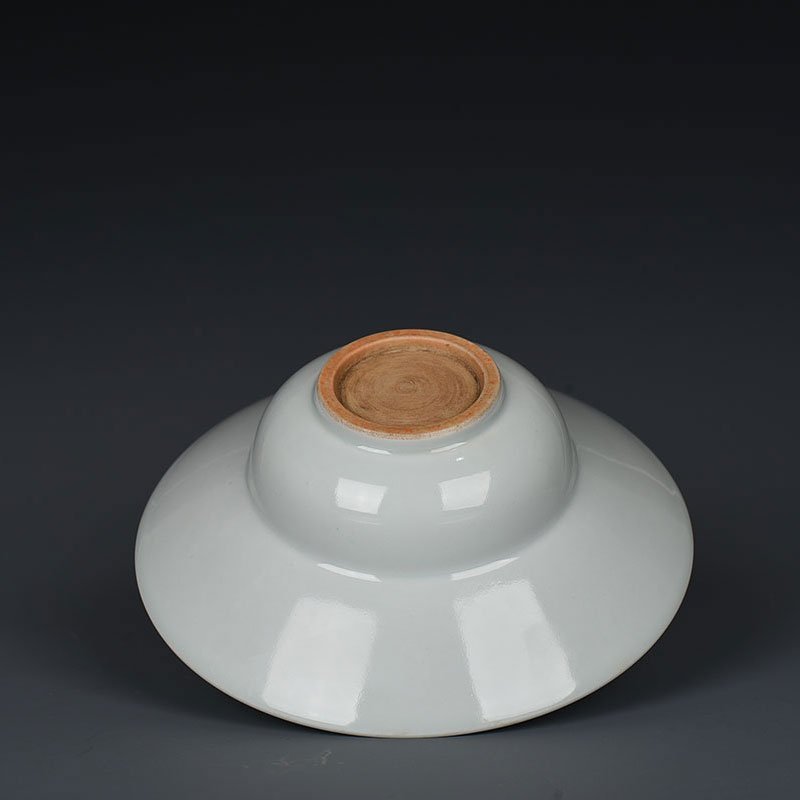 Yuan Dynasty carved fish and algae pattern folded bowl