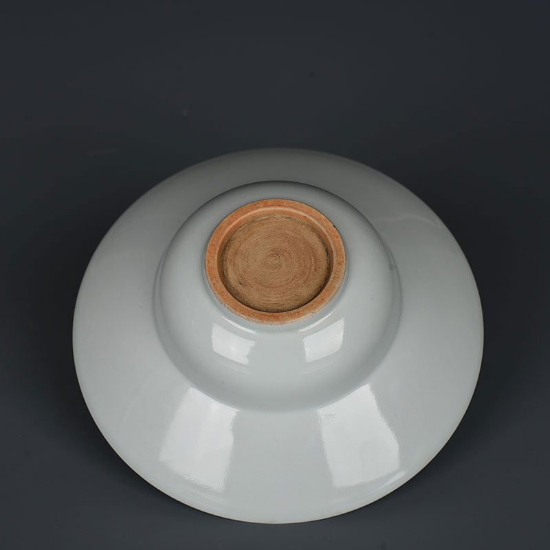 Yuan Dynasty carved fish and algae pattern folded bowl