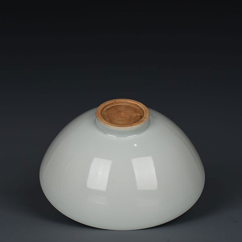 Yuan Dynasty kiln egg white glaze carved dragon bowl