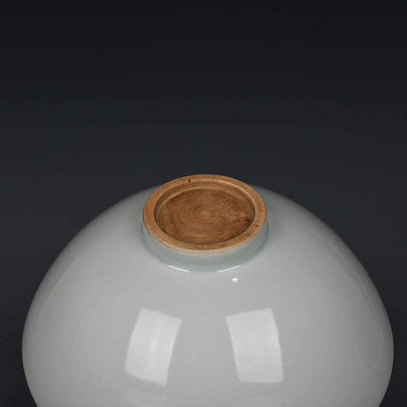 Yuan Dynasty kiln egg white glaze carved dragon bowl